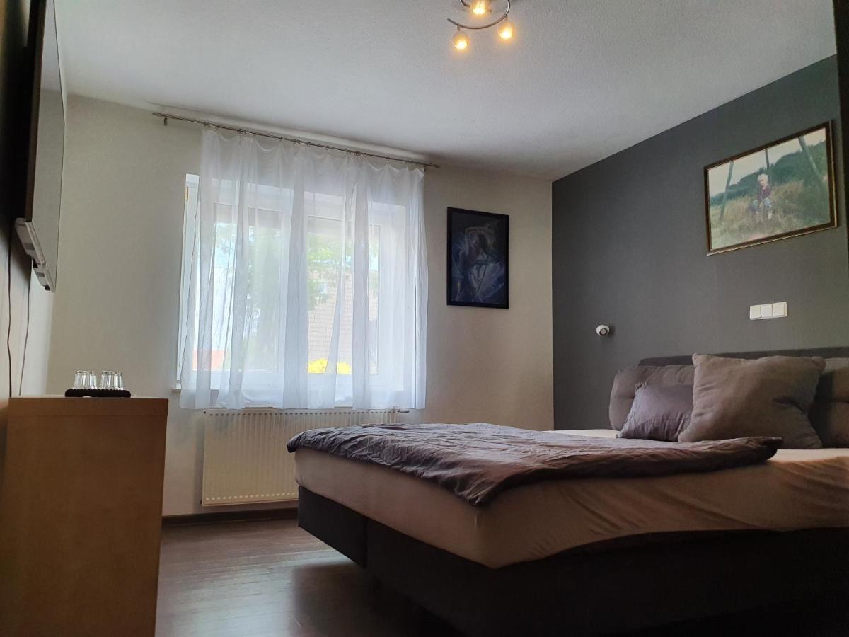 Schlafzimmer, Ruhige Lage In Meppen --- Check-In Mit Schluesselkasten Dış mekan fotoğraf